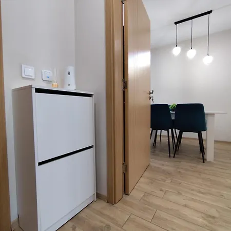Апартамент Sofia With Balcony & Free Parking