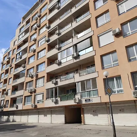 Sofia With Balcony & Free Parking Апартамент